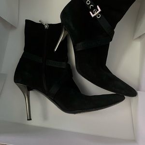 Burberry Woman’s Suede Boots 🖤